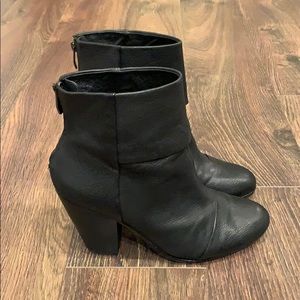 Vince Camuto Black Heeled Bootie W/ Zipper Back